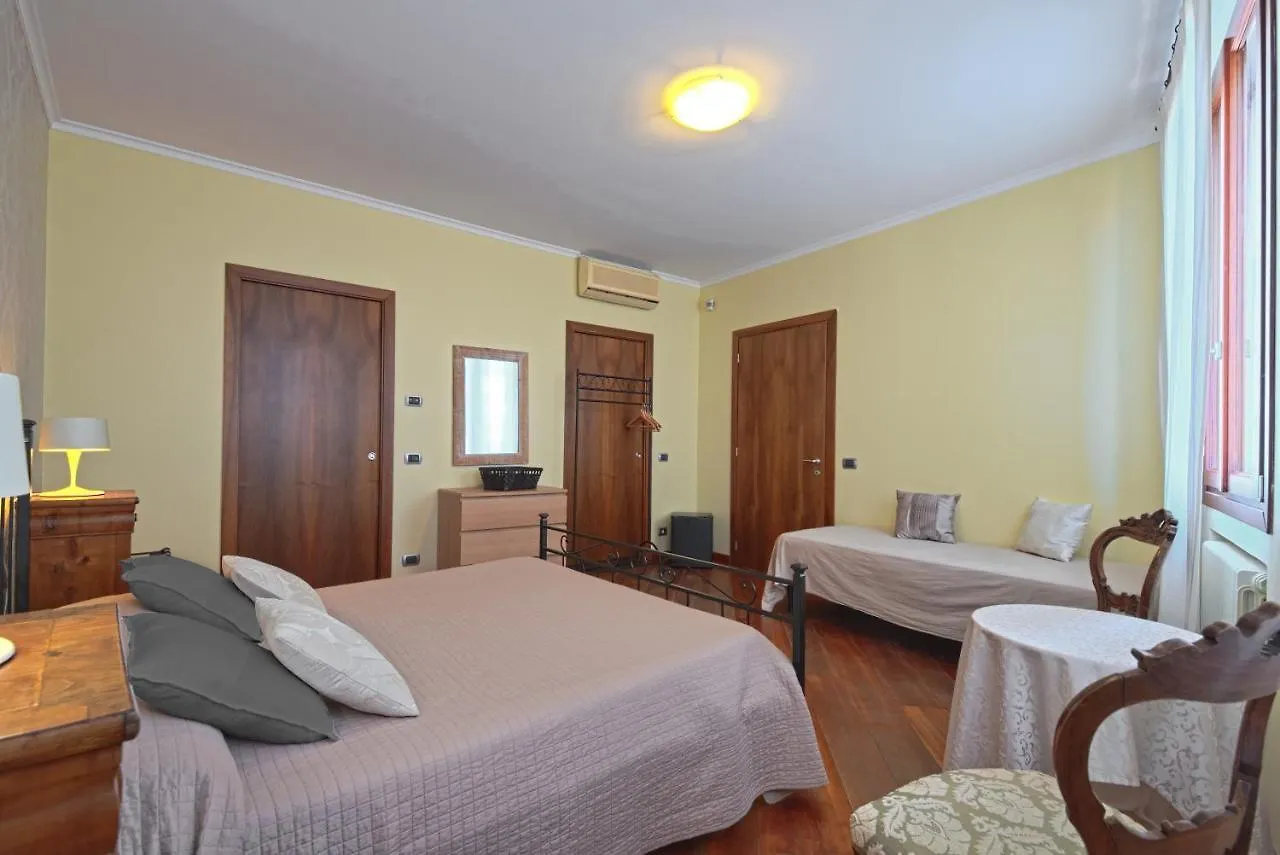 Corte Dei Miracoli Venedig 2*,
